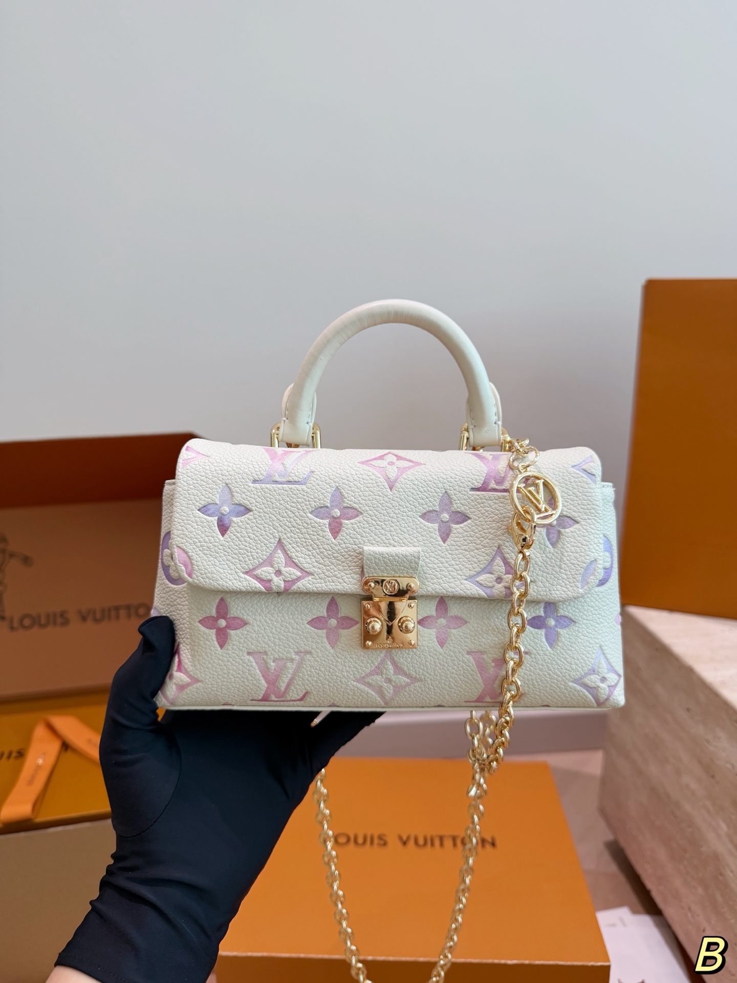 Louis Vuitton LV Monogram Women's Handbag Cowhide Leather